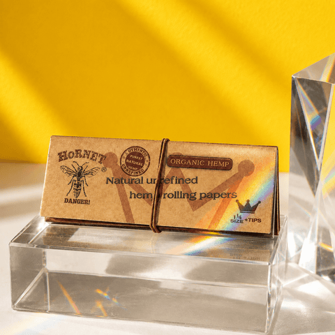 Hornet Organic Hemp Brown Rolling Papers 1 1/4 + Tips | Shisha Glass