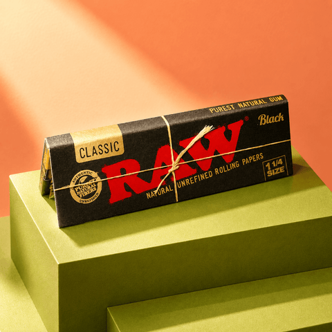 RAW Black Classic 1 1/4 Rolling Paper | Shisha Glass