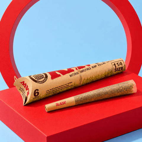 RAW Classic Pre-Rolled Cones 1 1/4 Size 6pks | Shisha Glass